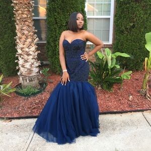 Size 10 prom dress! Only wear 1 time !